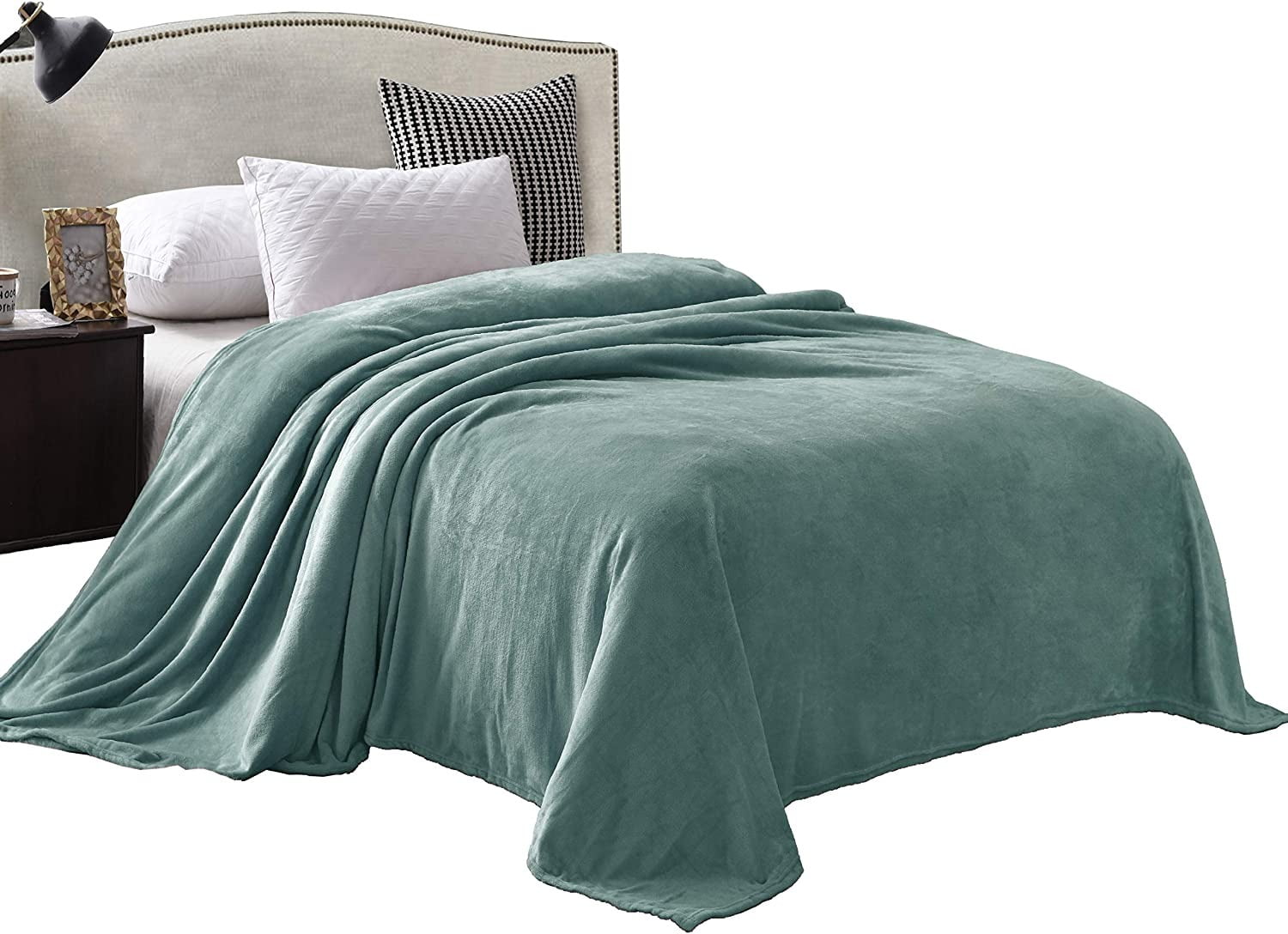 Exclusivo Mezcla Queen Size Flannel Fleece Velvet Plush Bedspread