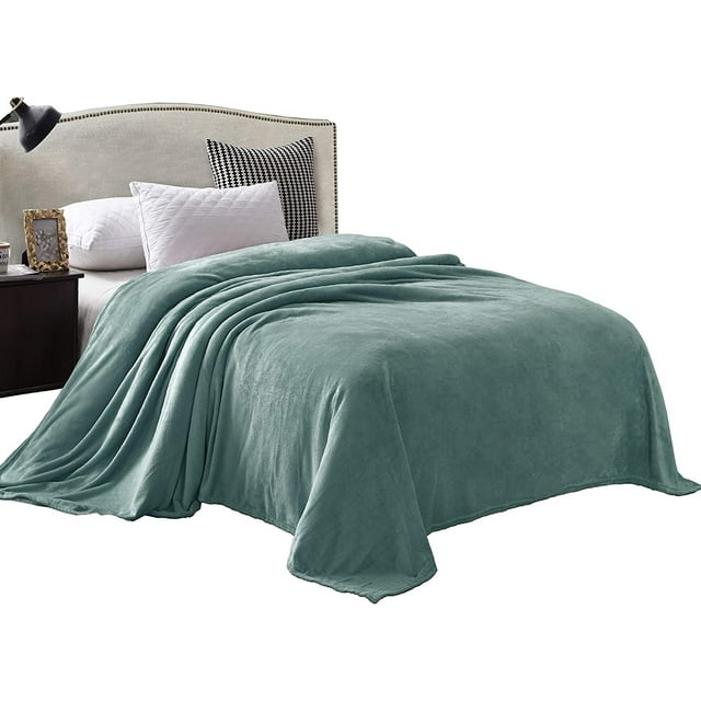 Exclusivo Mezcla Queen Size Flannel Fleece Velvet Plush Bedspread