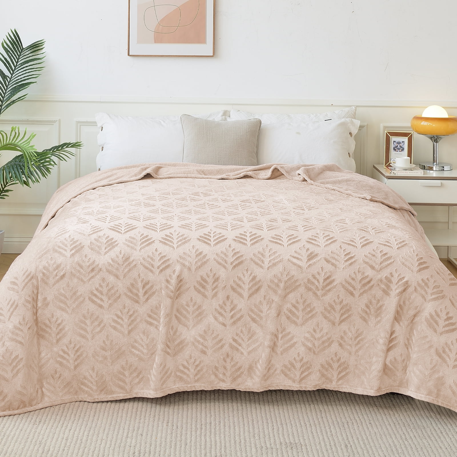 Exclusivo Mezcla Queen Size Fleece Blanket for Bed, Leaves Pattern Super Soft and Cozy Blankets, Plush Fuzzy Lightweight, Camel, 90"x90"