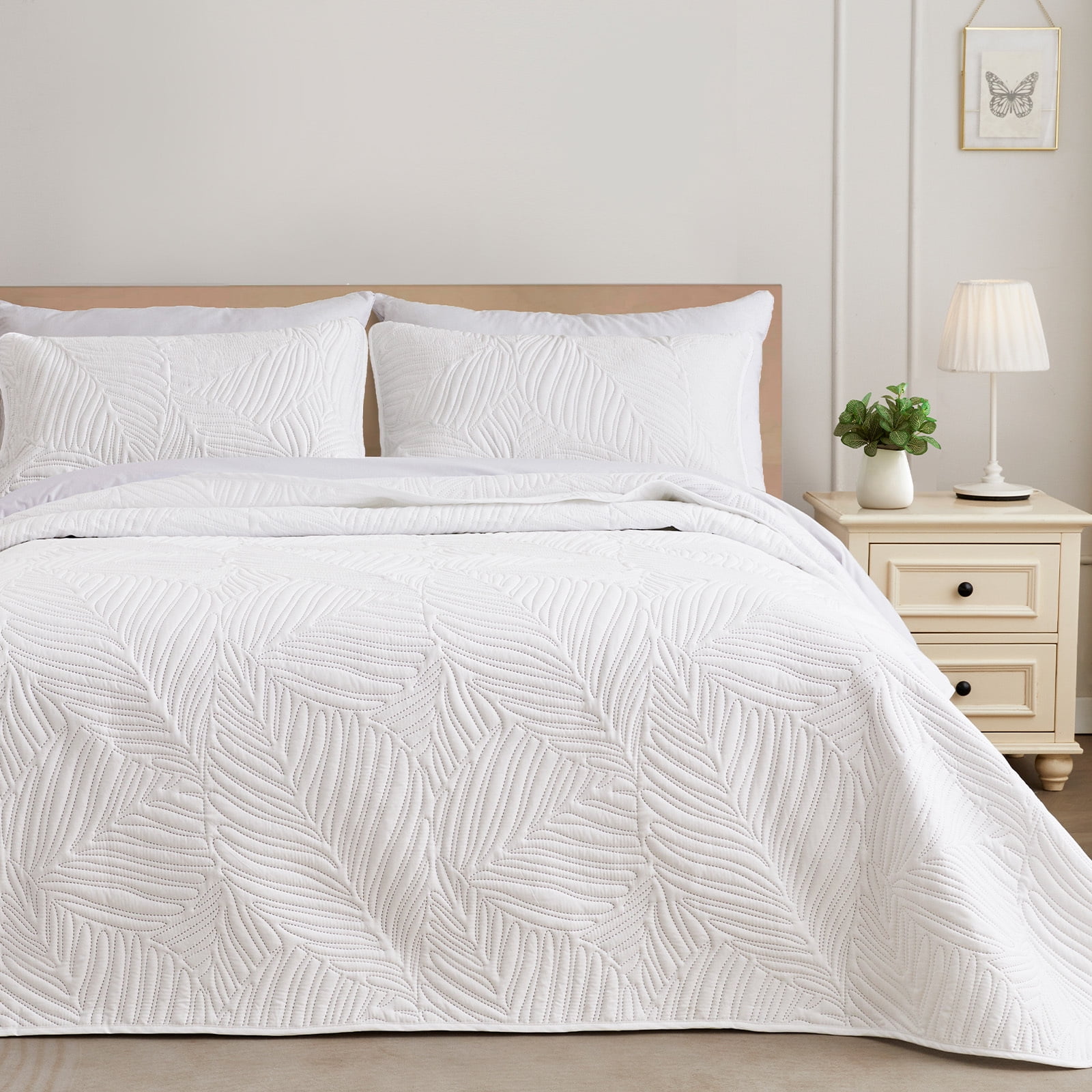 Exclusivo Mezcla Ultrasonic Cal King Quilt Set, White, 3Piece