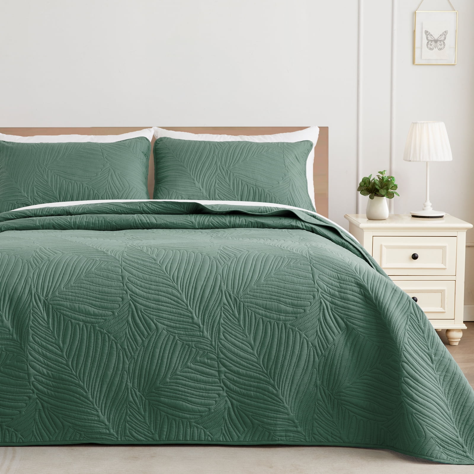 Green Full Microfiber Leaf Pattern Reversible Quilt Set