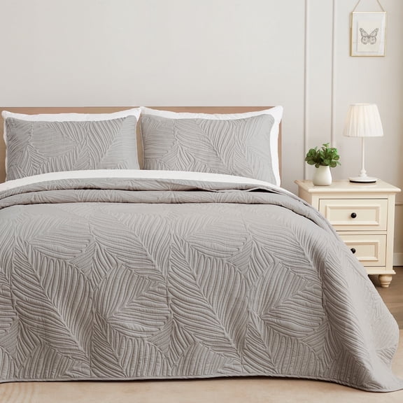 Exclusivo Mezcla Ultrasonic King Size Quilt Set Light Grey, 3 Pieces Lightweight Bedspread Leaf Pattern Bed Cover Soft Microfiber Coverlet Bedding Set for All Seasons