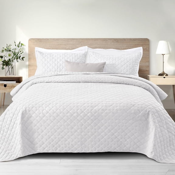Exclusivo Mezcla White King Quilt Set, Box Pattern Ultrasonic Lightweight Bedspreads, Soft Coverlets Bedding Set with Pillow Shams