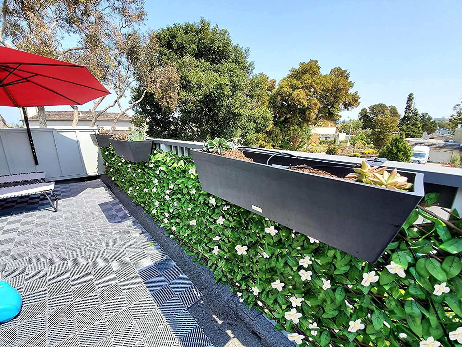 Expandable Faux Ivy Privacy Fence for Balcony, Outdoor Decorative Fencing Panel with White Flowers