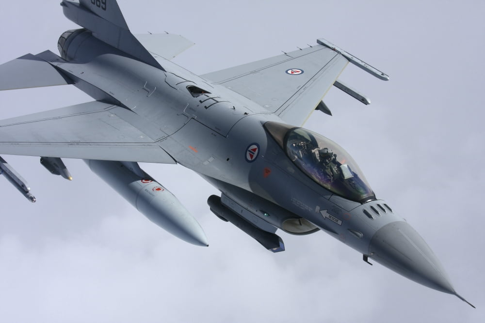 F-16 Fighting Falcon of the Norwegian Air Force Canvas Art - Daniel KarlssonStocktrek Images (35 x 24)