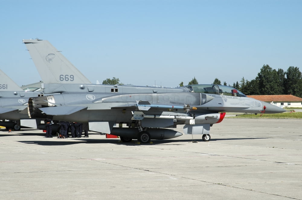 F-16D Falcon from the Republic of Singapore Air Force at Orange Air Base France Canvas Art - Riccardo NiccoliStocktrek Images (17 x 12)