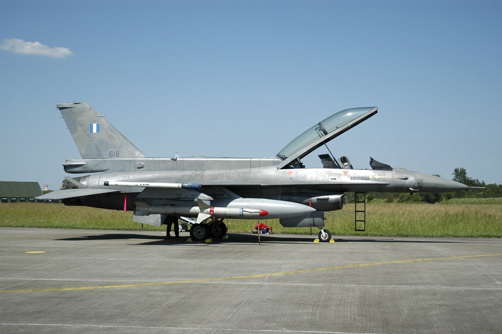 F-16D from the Hellenic Air Force armed with AGM-88 HARM missile Canvas Art - Riccardo NiccoliStocktrek Images (17 x 12)