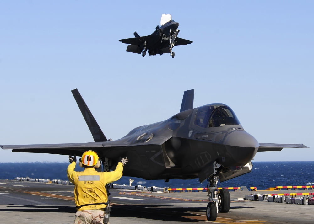 F-35B Lighnting II variants land aboard the flight deck of USS Wasp Canvas Art - Stocktrek Images (33 x 24)