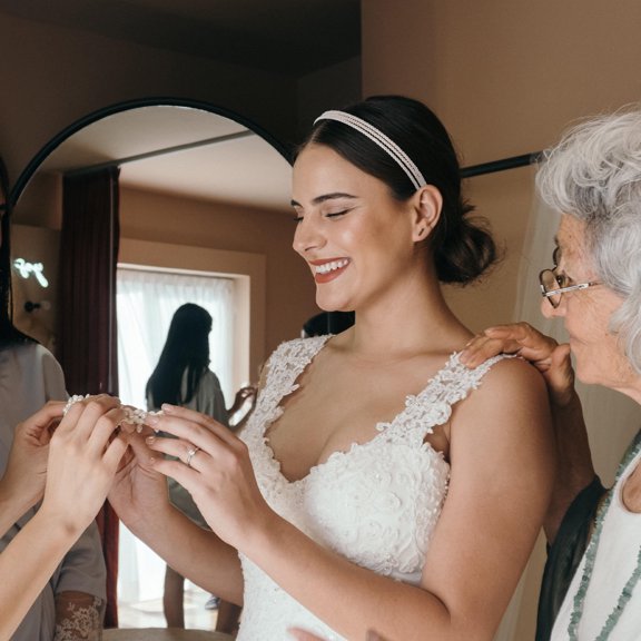 FENGGUIQU 1Pcs Bridal Headbands for Women Multi Color Layered Style Fabric Keeps Hairstyle in Place for Weddings