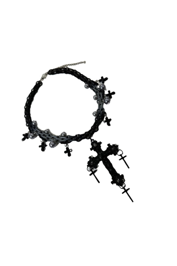 Elegant Dark Themed Crosses Necklace for Gothic Styles Enthusiasts and Trendsetters In Fashion Statement Pieces