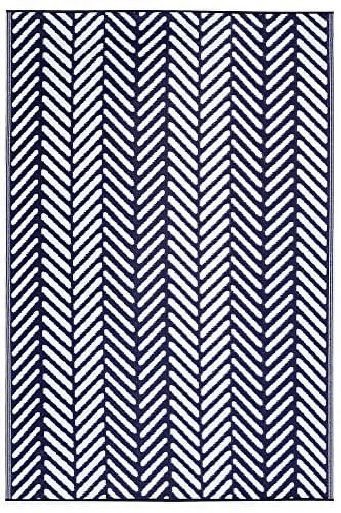 https://i5.walmartimages.com/seo/FH-Home-Outdoor-Rug-Reversible-Indoor-Use-Kids-Room-Mudroom-Stain-Resistant-Easy-Clean-Weather-Resistant-Floor-Mats-Fresno-Navy-4-x-6_0a0c2ea8-542b-45b5-ad17-dd1569efbe4d.4f0f7d697655902a9b5653a2a2a5907f.jpeg