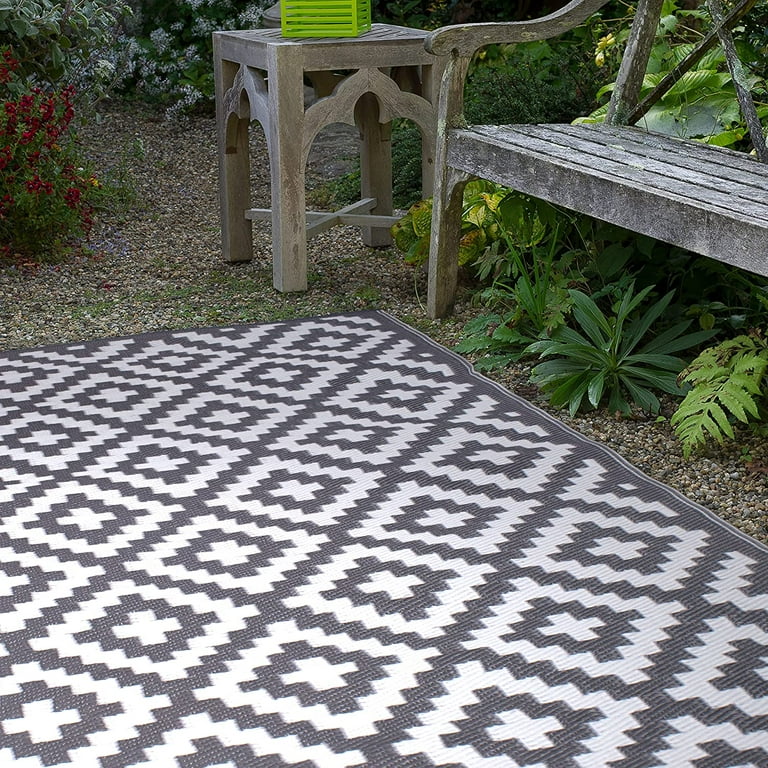 FH Home Outdoor Rug - Waterproof, Fade Resistant, Crease-Free - Premium  Recycled Plastic - Geometric - Patio, Porch, Deck, Balcony - Aztec - Gray &  White - 5 x 8 ft 