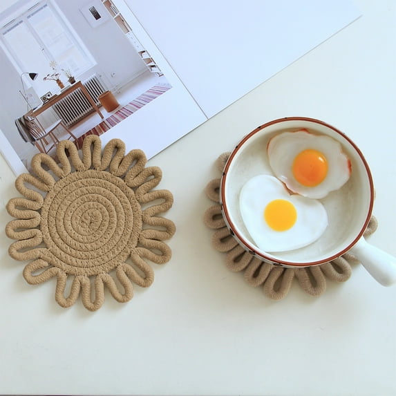 FHBVT Woven Flower Shaped Insulation Pad, Heat-Resistant Handmade Pot Mat, Kitchen Cup Mat for Hot Pots, Plates, Serving Dishes, Easy to Clean, Space-Saving Trivet for Dining Tables Kitchen Decor