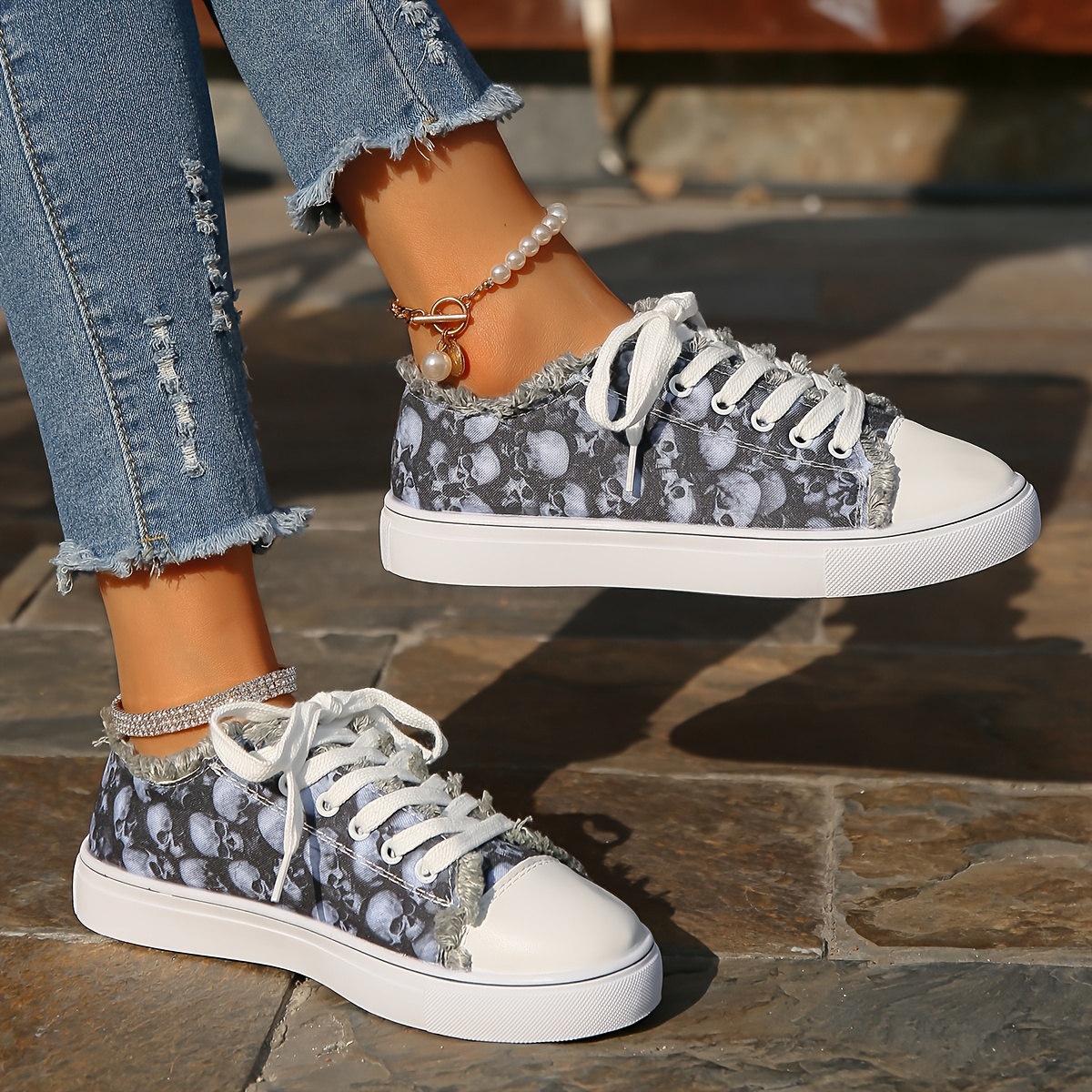 FLTHDD Women‘s Skull Print Skate Shoes Lace Up Low Top Flat Canvas