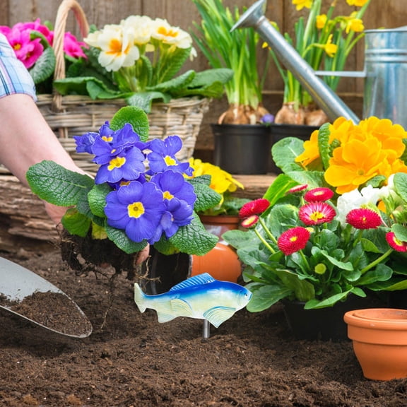 FRCOLOR Blue Resin Garden Fish Ornament Stylish Fish Design Decoration for Yard and Outdoor Landscape