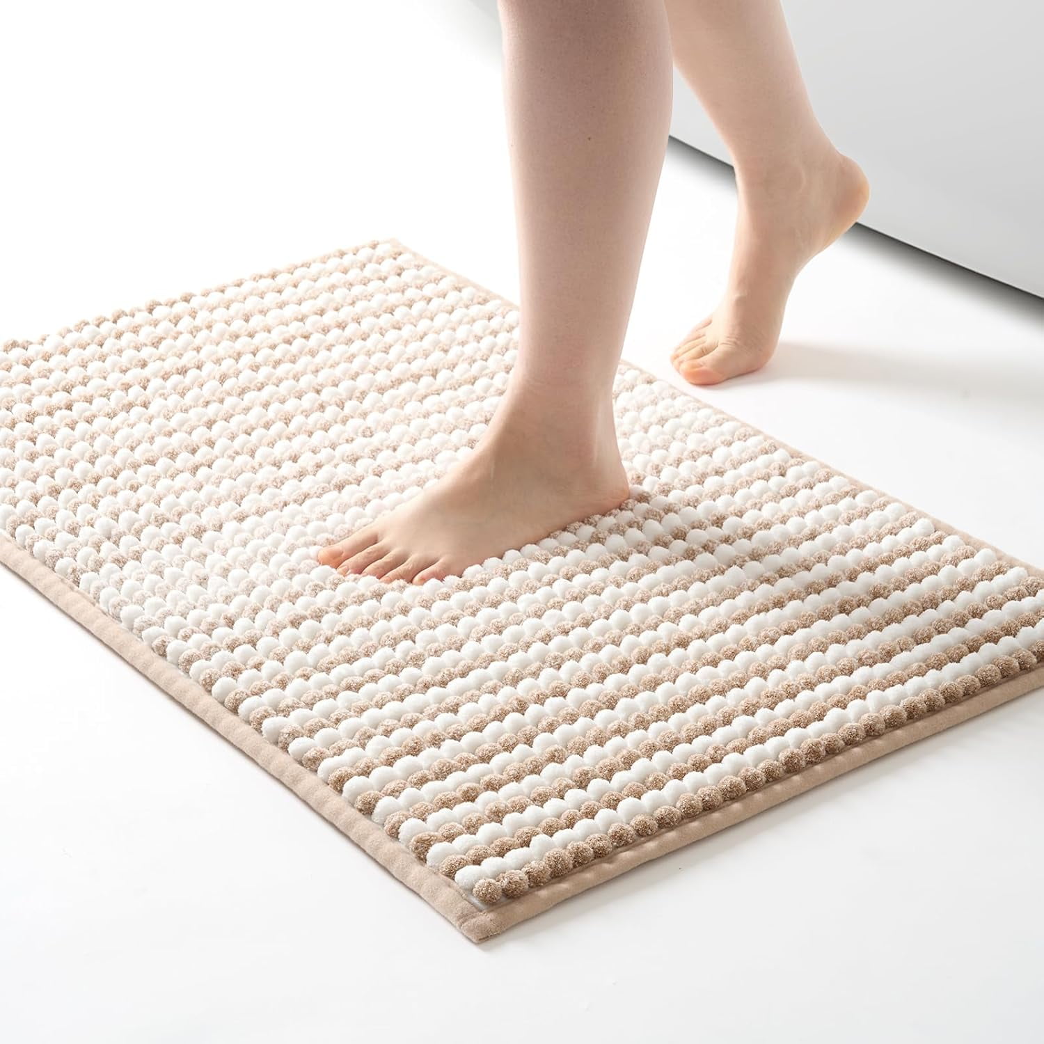 FRESHMINT Chunky Ombre Chenille Bathroom Rug 20''x32'', Water Absorbent Soft Bath Rugs for Bathroom Floor, Thick Non Slip Bath Mat Washable Quick Dry Shower Mats, Beige and White
