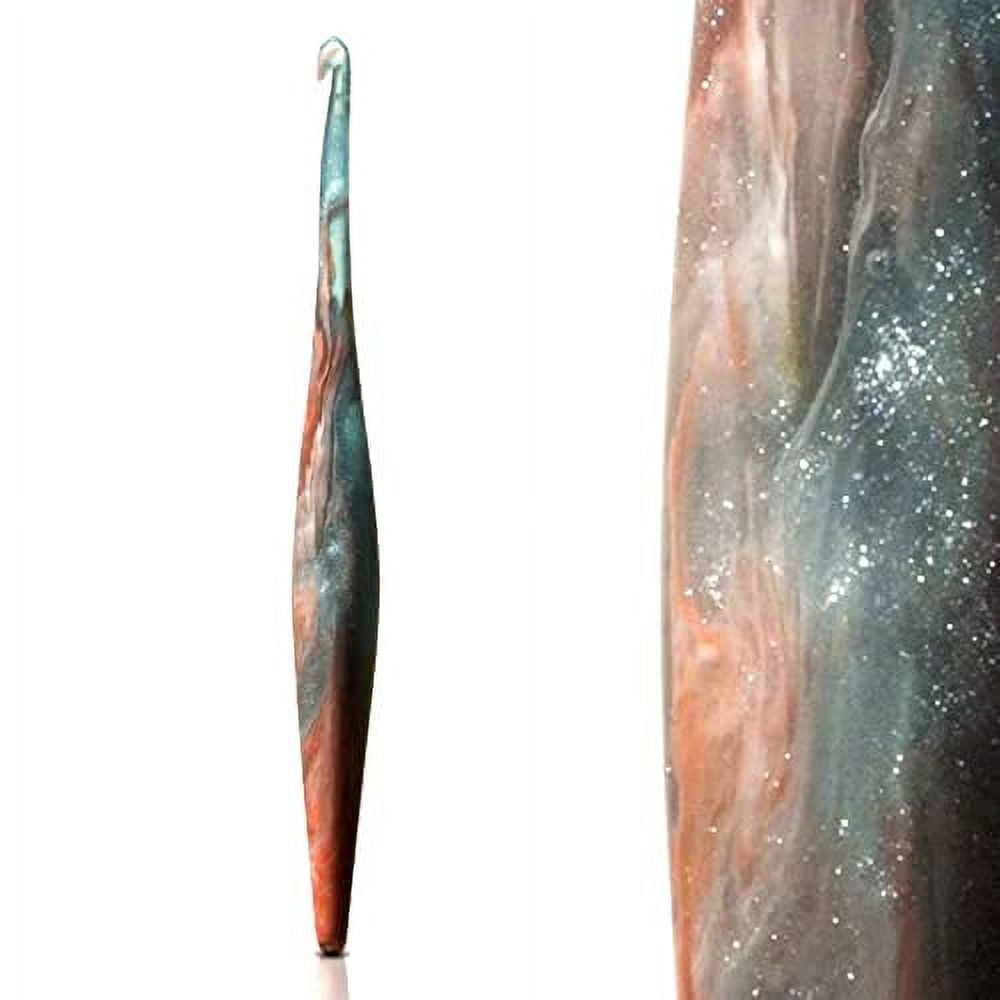 FURLS Streamline Swirl Galaxy Andromeda Crochet Hook 7 (4.0 mm (G
