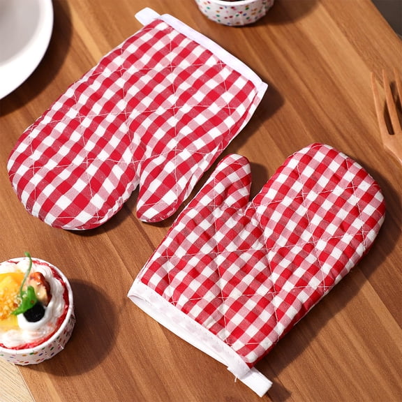 FUTUREORYY Heat-Resistant Oven Gloves in Red for Kitchen Use with Soft Padding and Easy Hang Loop 2Pcs