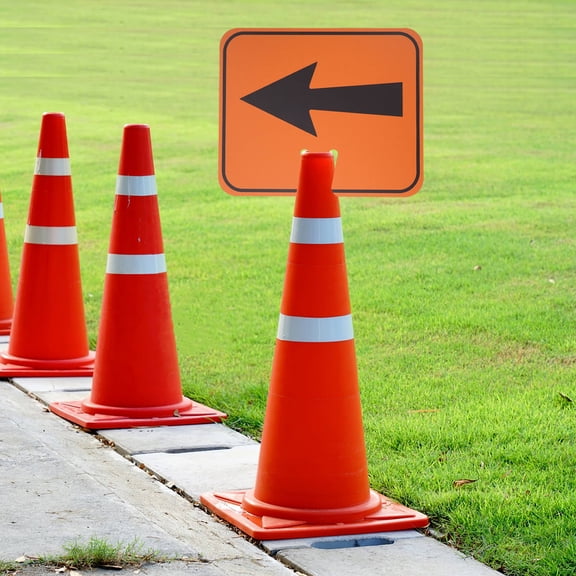 FUTUREORYY Plastic Directional Arrow Sign Orange Traffic Cone Top Accessory 32x26cm