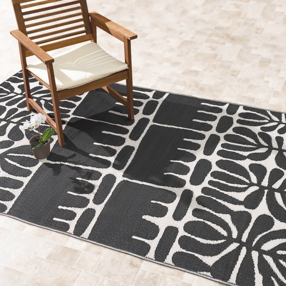 Fab Habitat Outdoor Rug - Waterproof, Fade Resistant, Crease-Free - Premium Recycled Plastic - Tribal, Black & White - Patio, Deck, Porch, Balcony, Laundry Room - Serowe - Black - 4 x 6 ft