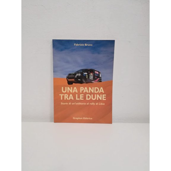 Fabrizio Bruno Una panda tra le dune. Storie di un'utilitaria al rally di Libia (Paperback)