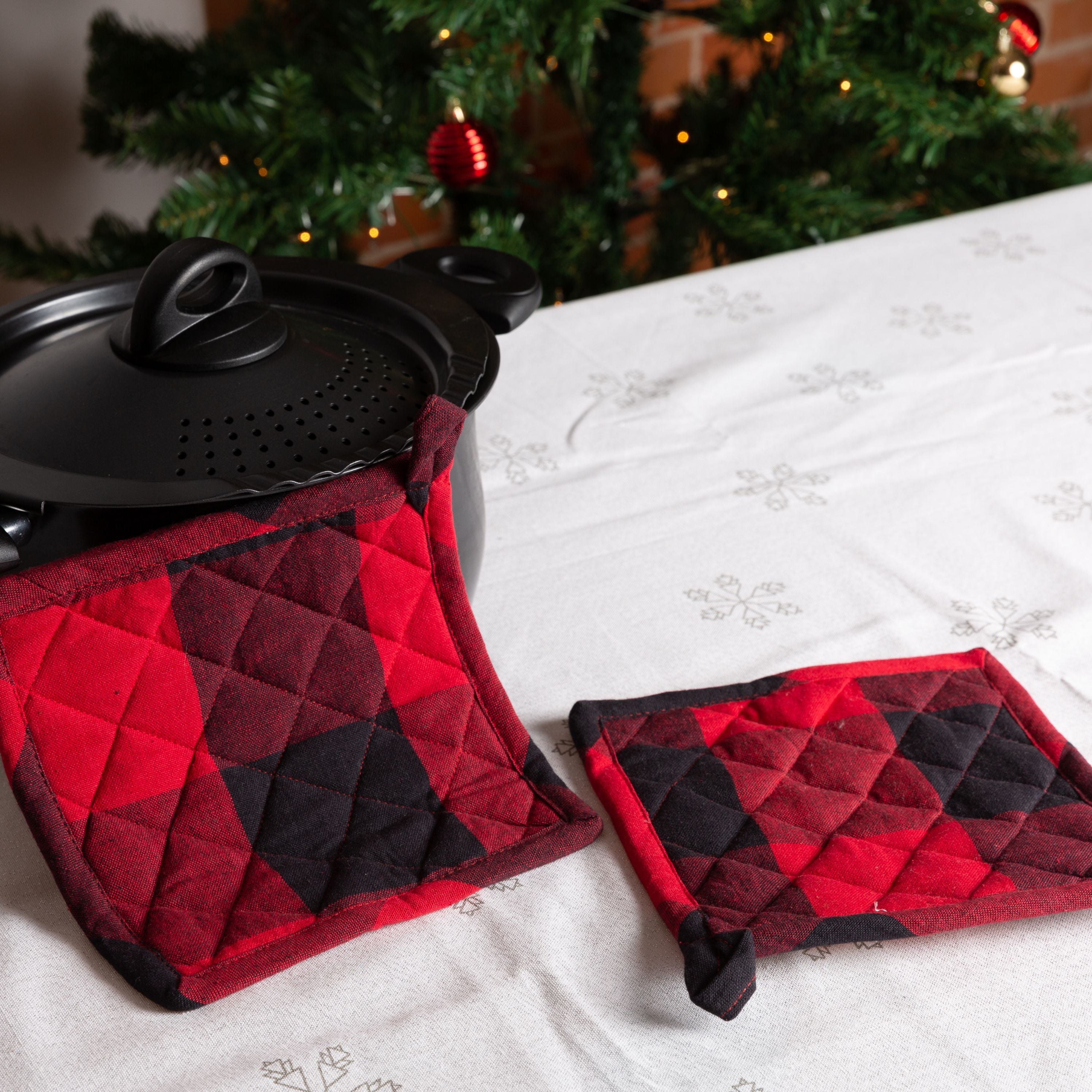 Fabstyles Buffalo Check 2 Piece Pot Holder Set, 100% Cotton, 8" X 8"