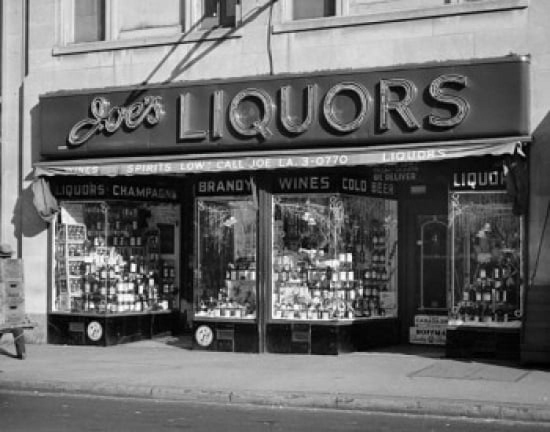 Facade of a liquor store Canvas Art - (24 x 36)