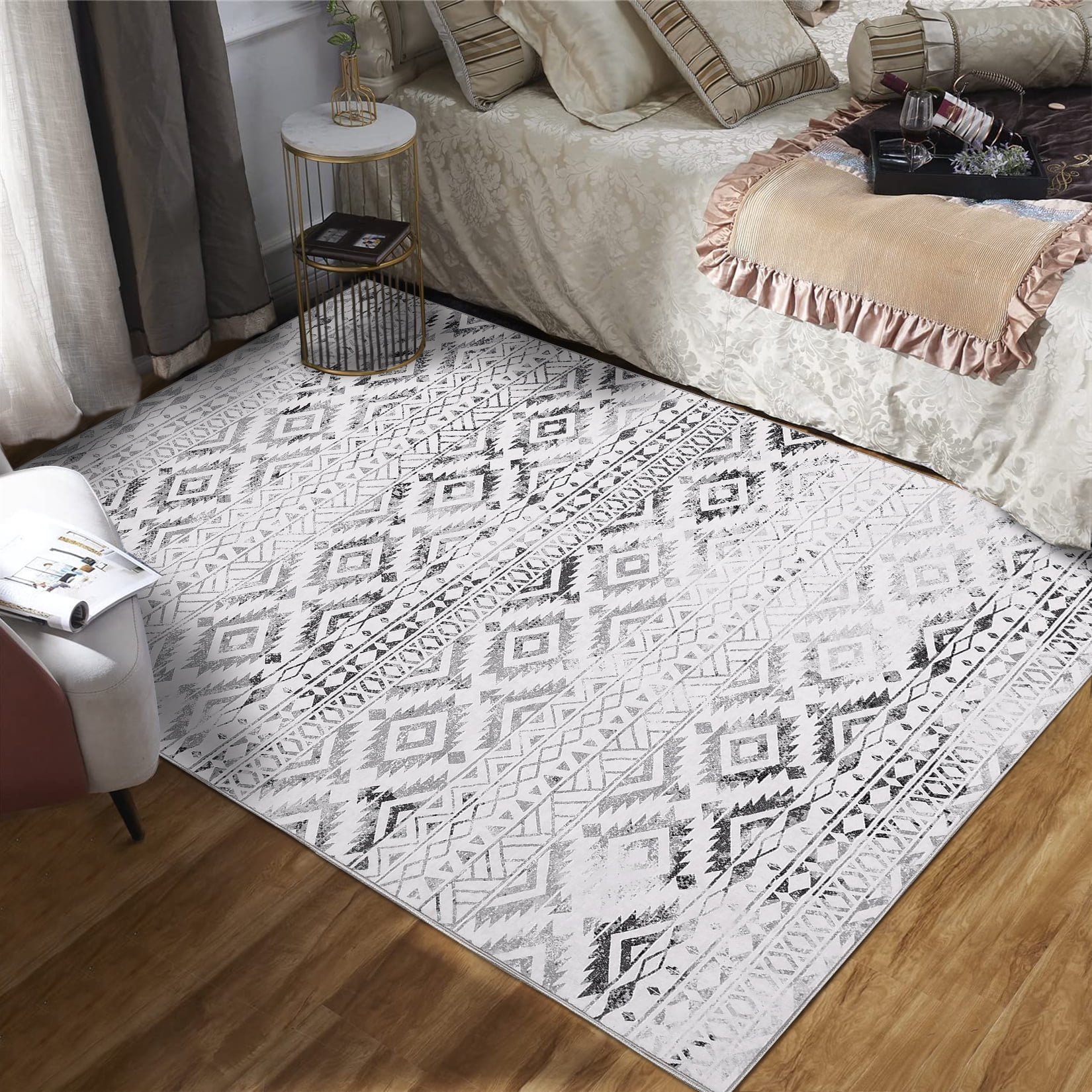 Gray Geometric Chenille 5' x 7' Washable Area Rug