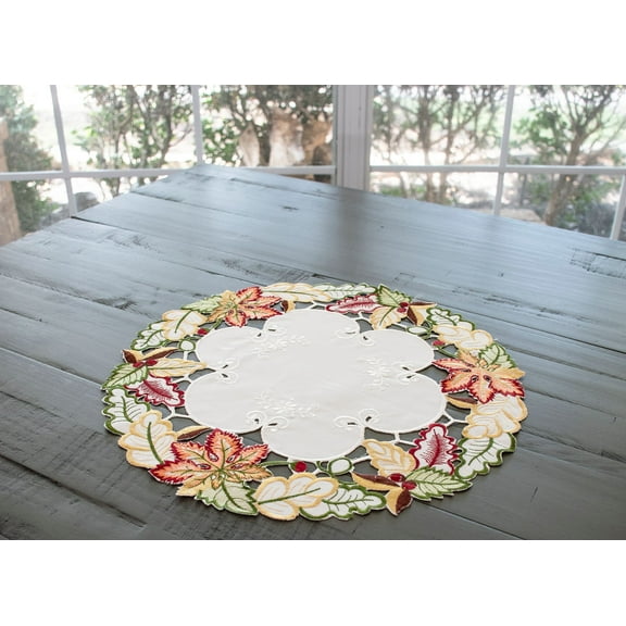 Fall Maple Leaf Round Doilies (11" / 14")