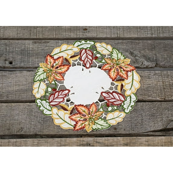 Fall Maple Leaf Round Doilies (11" / 14")