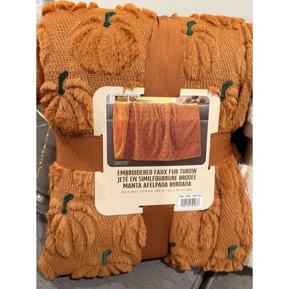 Fall Pumpkin Embroidered Throw Blanket, Soft Fuzzy Plush Flannel Autumn Decorative Blanket, Farmhouse Pumpkin Pattern Cozy Blanket for Sofa Couch Bed Halloween Thanksgiving Home Decor