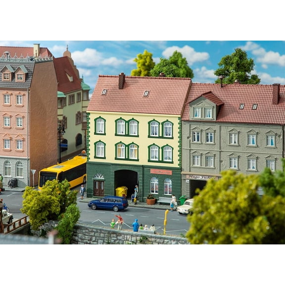 Faller 130628 Town House with Model Building Shop, 13.6 x 12.5 x 17.4 cm