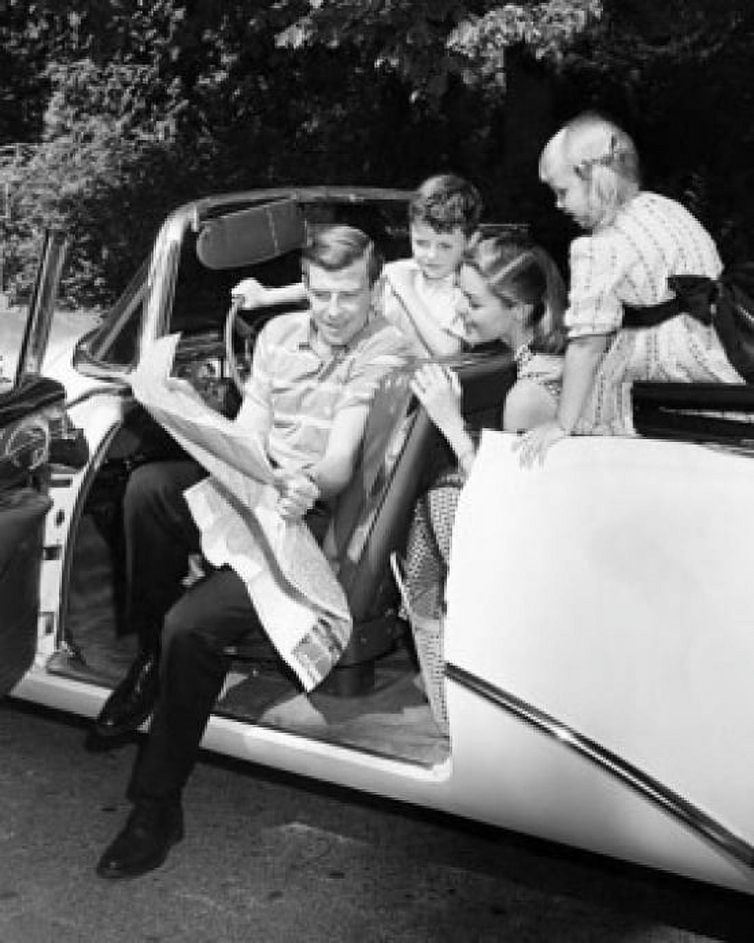 Family in a car looking at a map Canvas Art - (24 x 36)