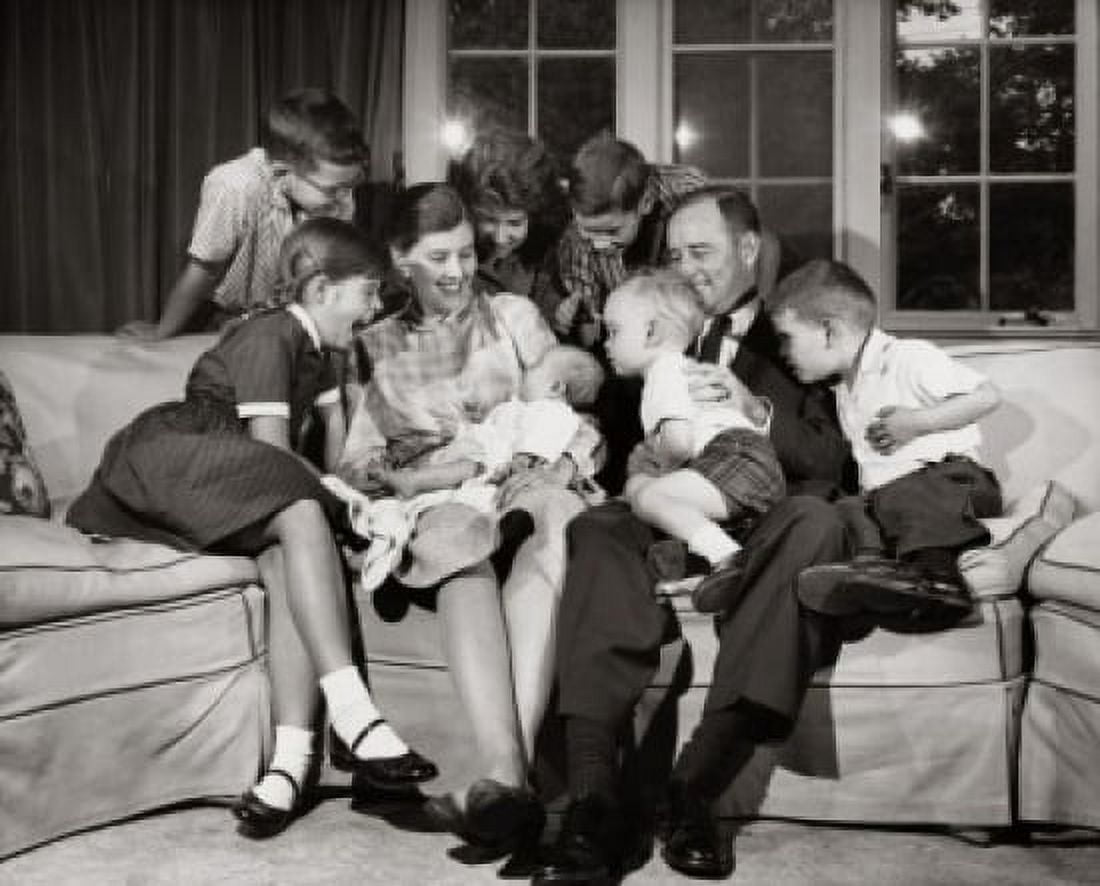 Family sitting in the living room Canvas Art - (18 x 24)