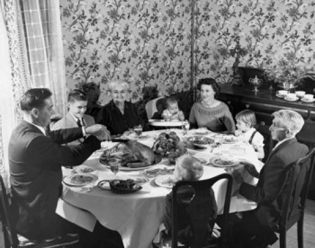 Family with children at dining table on Thanksgiving Day Canvas Art - (24 x 36)