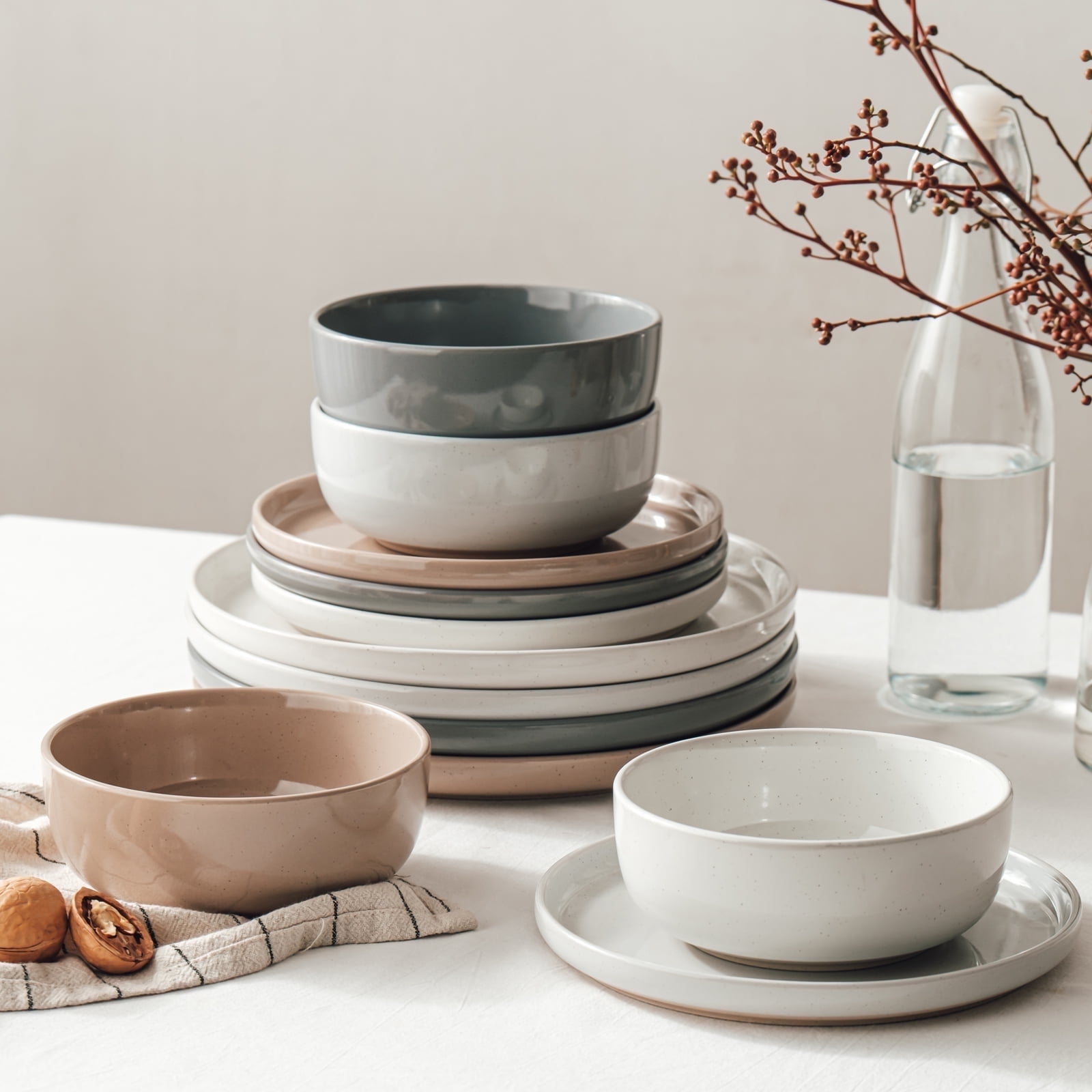 Famiware Plates and Bowls Set, 12 Piece Stoneware Dinnerware Sets, Multicolor