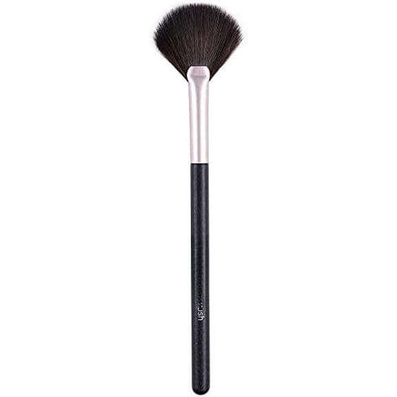 Fan Brush Professional Blush Brush Soft Vegan Synthetic Makeup Brush for  Highlighting,Buffing and Blending with  Cream  Blusher Highlighter Applicator