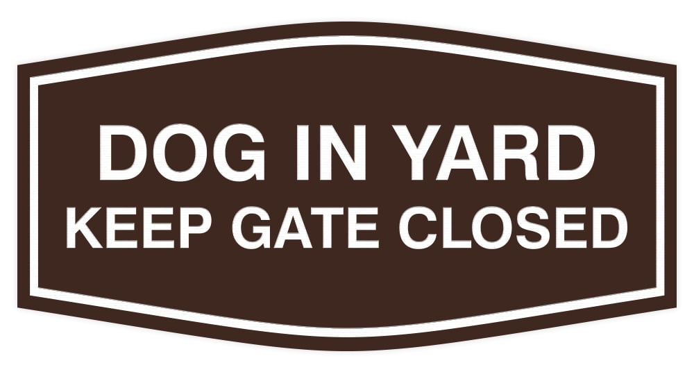 Schild „Dog In Yard – Keep Gate Closed“ 15,2x7,6cm – Gebürstet Silber, Aus Acryl Mit Klebestreifen
