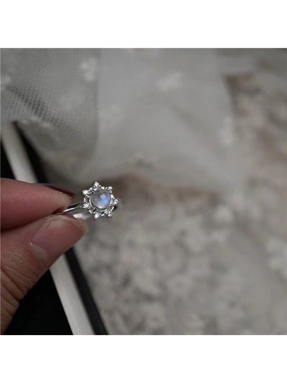 Fashion Electroplated Copper Ring Featuring Natural Moonstone Snowflake Design, Simple Style Sterling Silver Ring for Women
