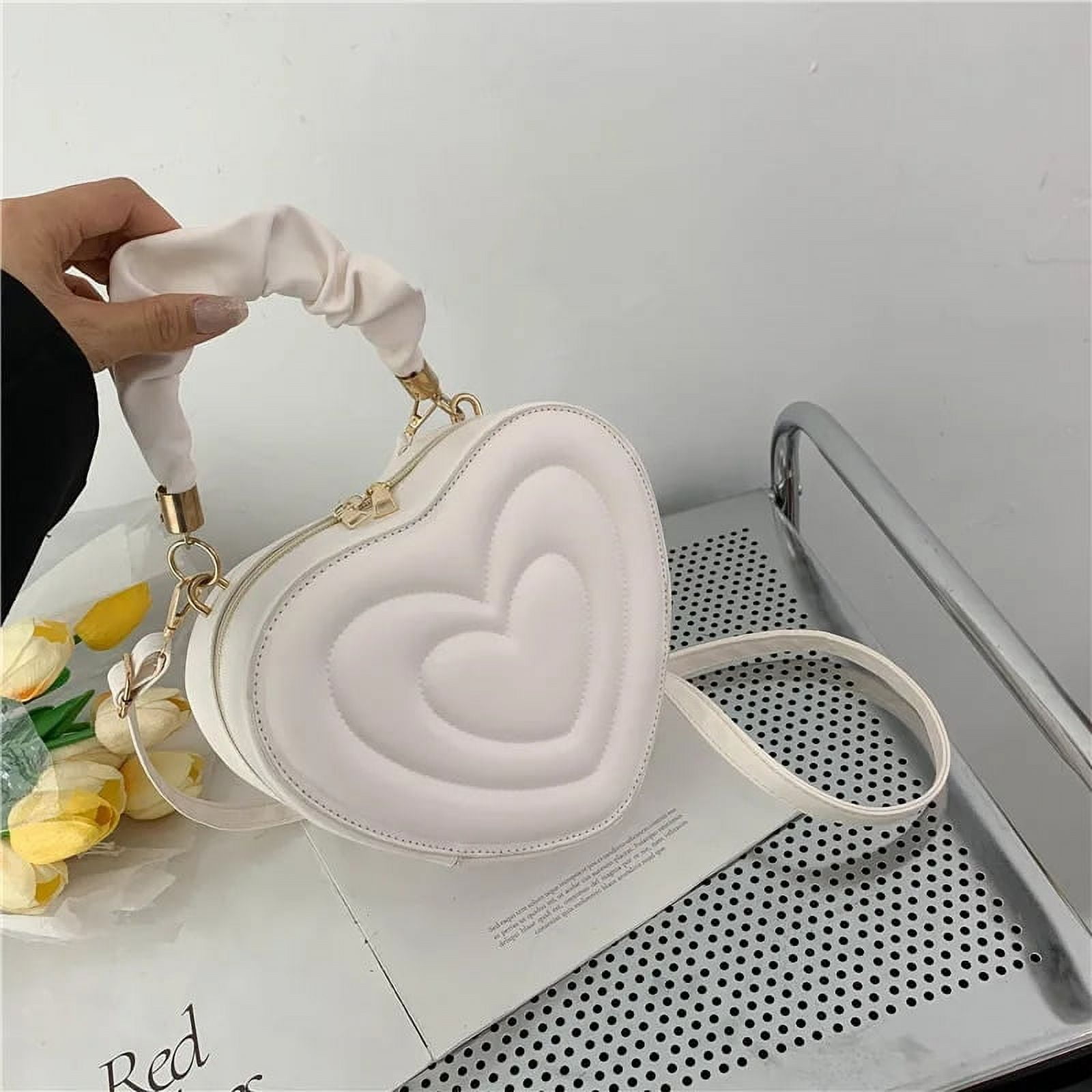 é Heart pouch shoulder strap bag White é Heart pouch shoulder strap bag White