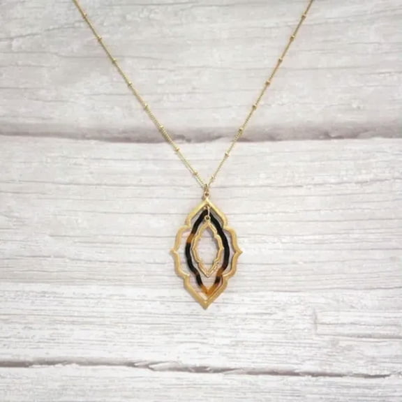 Fashion New Acrylic Leopard Tortoise Shell Triple Flowral Pendant Long Necklace