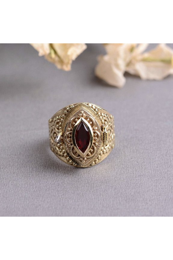 Fashionable and Minimalist Horse Eye Flip Ring Engagement Gift Bracelet