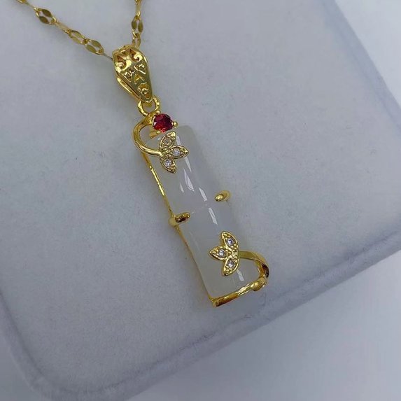 Fashionable income European and American four-leaf clover amethyst lucky necklace Godsend lucky pendant A gift of love