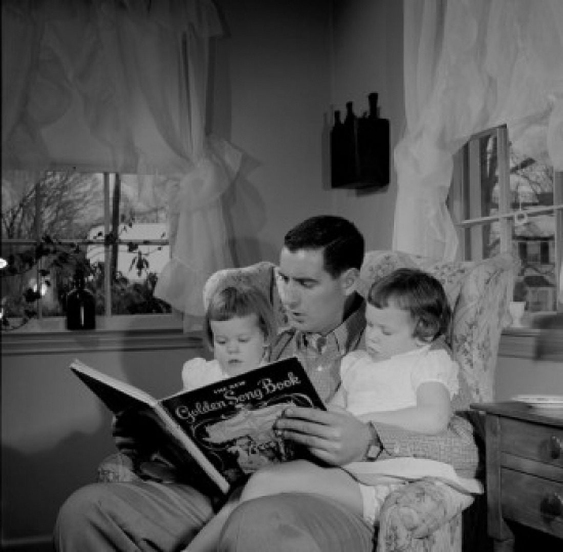 Father reading to daughters in living room Canvas Art -  (18 x 24)
