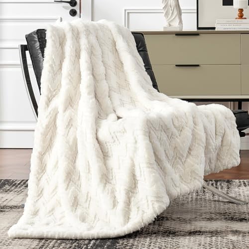 Faux Fur Textured Throw Blanket for Couch Super Soft Fuzzy Bed Blanket Gift for Women Premium 3D Ribbed Jacquard All Season Use Cream White Zigzag 50"*60"