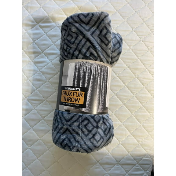 Faux Fur Throw 60 in X 70 in (Gray) 100 % Polyester