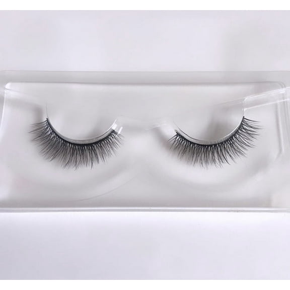 Faux Lashes in Queenie