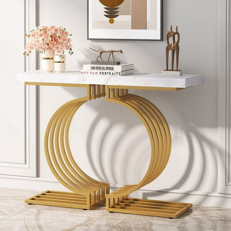 Gold accent 2024 table decor