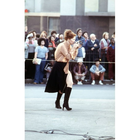 Faye Dunaway, in-character and on the set of the 1978 film 'EYES OF LAURA MARS', as fashion photographer Laura Mars, shooting a New York street scene. Photo: Oscar Abolafia (FAYEDUNAWAY009) Poster