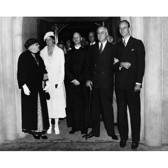 Fdr Presidency. Far Left Sara Roosevelt. Second From Left First Lady Eleanor Roosevelt. Second From Right Us President Franklin Delano Roosevelt. Far Right James Roosevelt History (24 x 18)